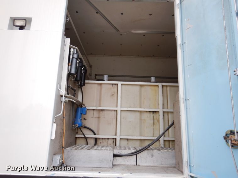 image for item KY9661 2006 Ford F750  fuel / lube truck