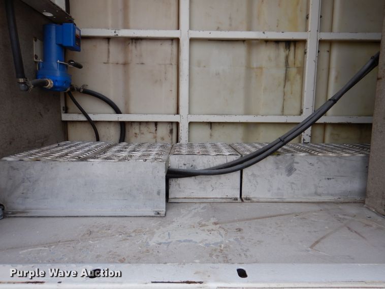 image for item KY9661 2006 Ford F750  fuel / lube truck