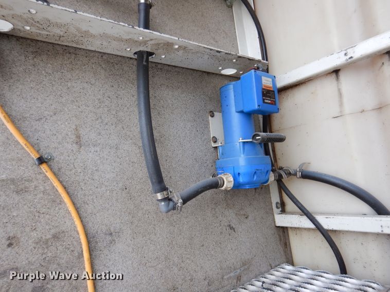 image for item KY9661 2006 Ford F750  fuel / lube truck