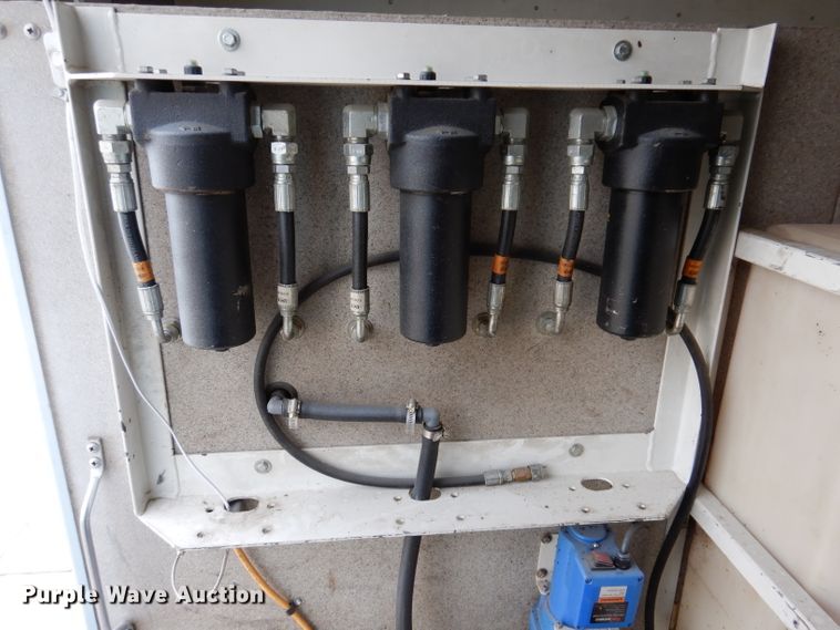 image for item KY9661 2006 Ford F750  fuel / lube truck