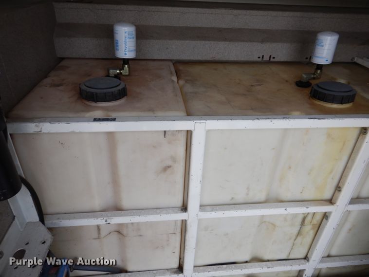 image for item KY9661 2006 Ford F750  fuel / lube truck