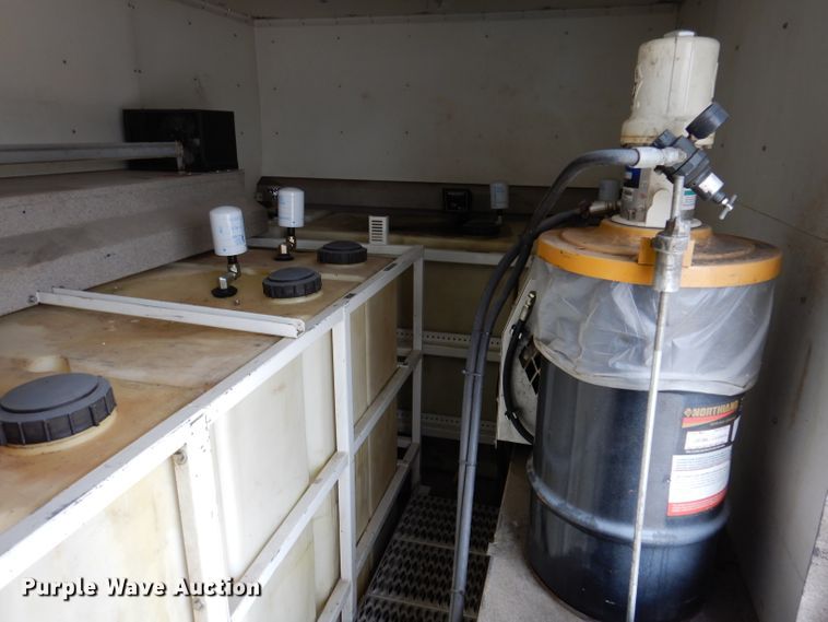 image for item KY9661 2006 Ford F750  fuel / lube truck