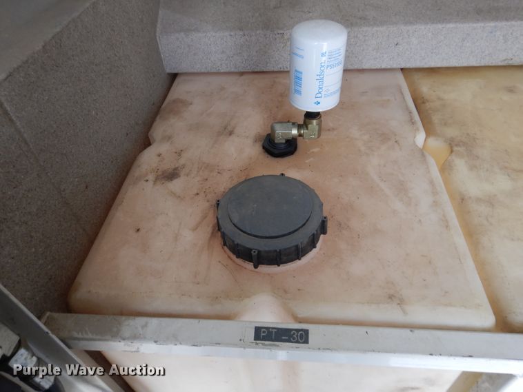 image for item KY9661 2006 Ford F750  fuel / lube truck