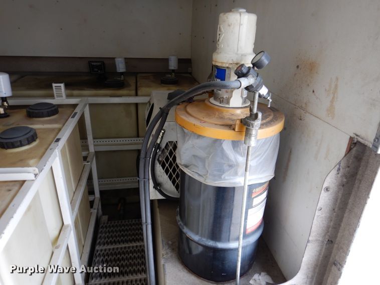 image for item KY9661 2006 Ford F750  fuel / lube truck