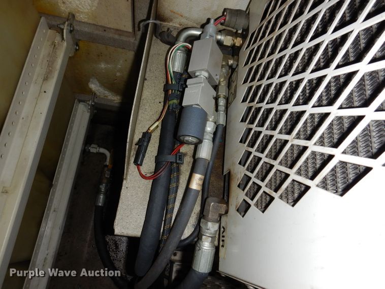 image for item KY9661 2006 Ford F750  fuel / lube truck