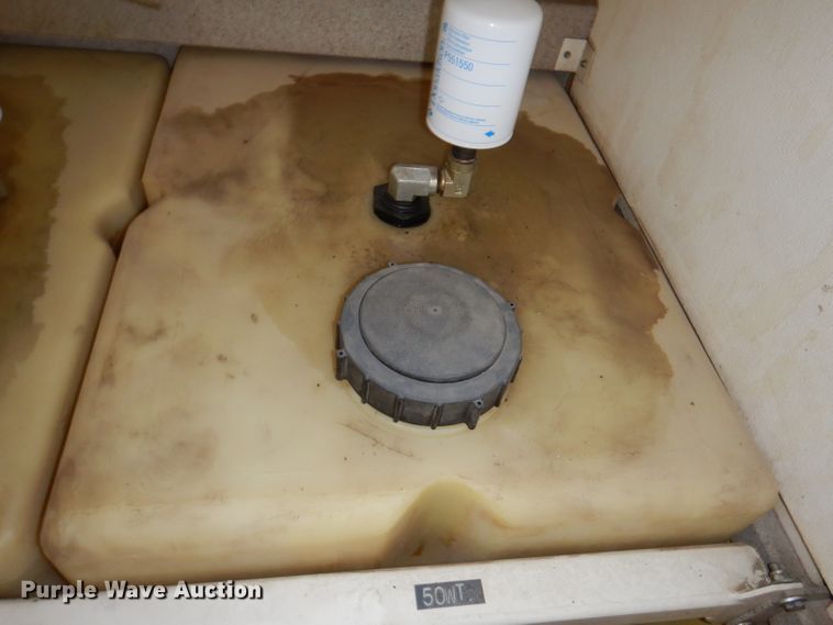 image for item KY9661 2006 Ford F750  fuel / lube truck