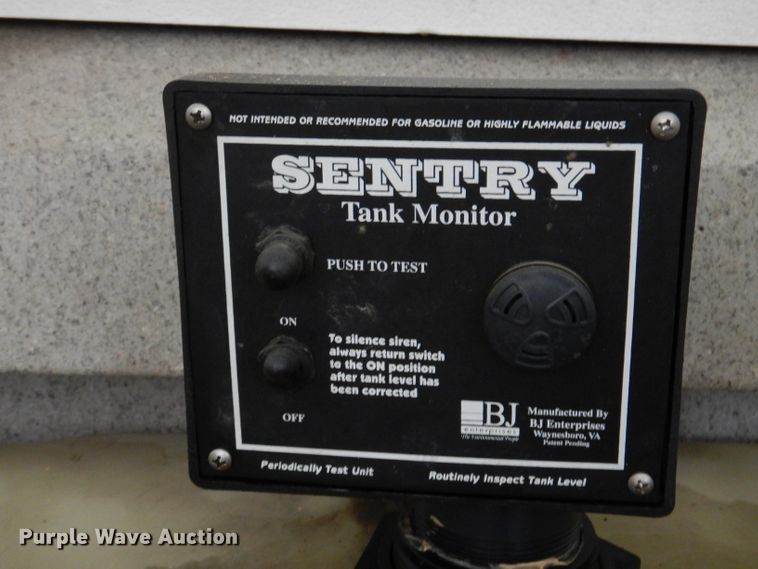 image for item KY9661 2006 Ford F750  fuel / lube truck