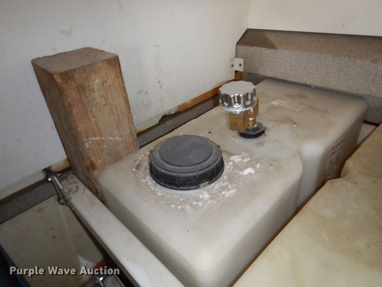 image for item KY9661 2006 Ford F750  fuel / lube truck