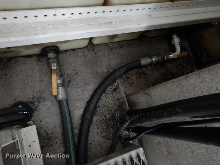 image for item KY9661 2006 Ford F750  fuel / lube truck