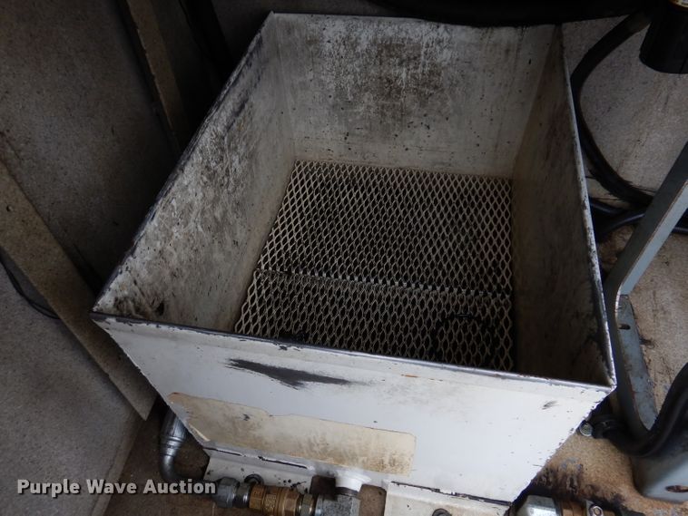 image for item KY9661 2006 Ford F750  fuel / lube truck