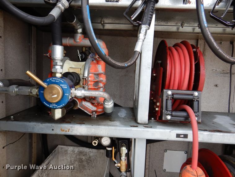 image for item KY9661 2006 Ford F750  fuel / lube truck