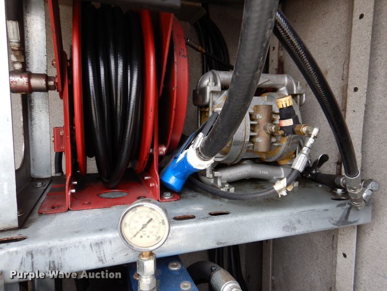 image for item KY9661 2006 Ford F750  fuel / lube truck