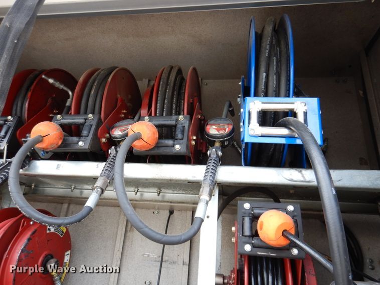 image for item KY9661 2006 Ford F750  fuel / lube truck