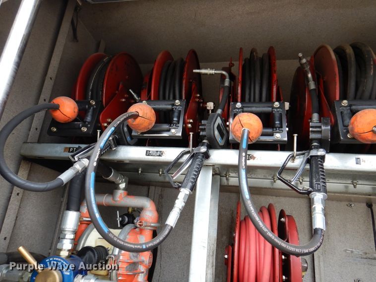 image for item KY9661 2006 Ford F750  fuel / lube truck