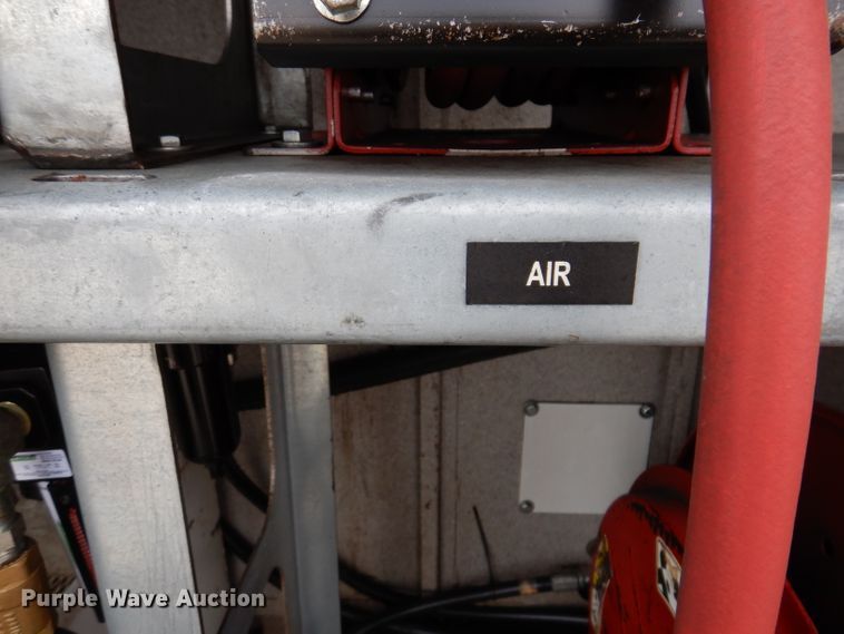 image for item KY9661 2006 Ford F750  fuel / lube truck