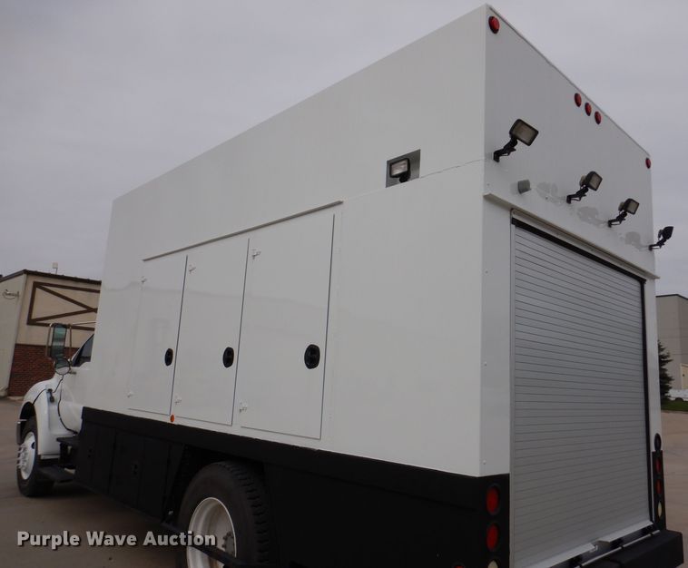 image for item KY9661 2006 Ford F750  fuel / lube truck