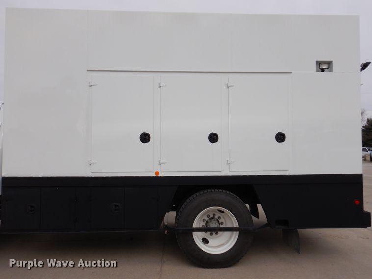 image for item KY9661 2006 Ford F750  fuel / lube truck