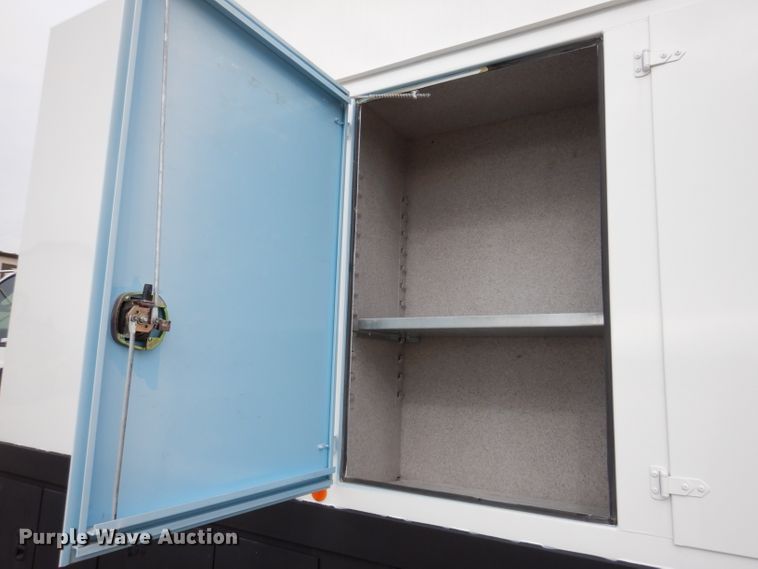 image for item KY9661 2006 Ford F750  fuel / lube truck