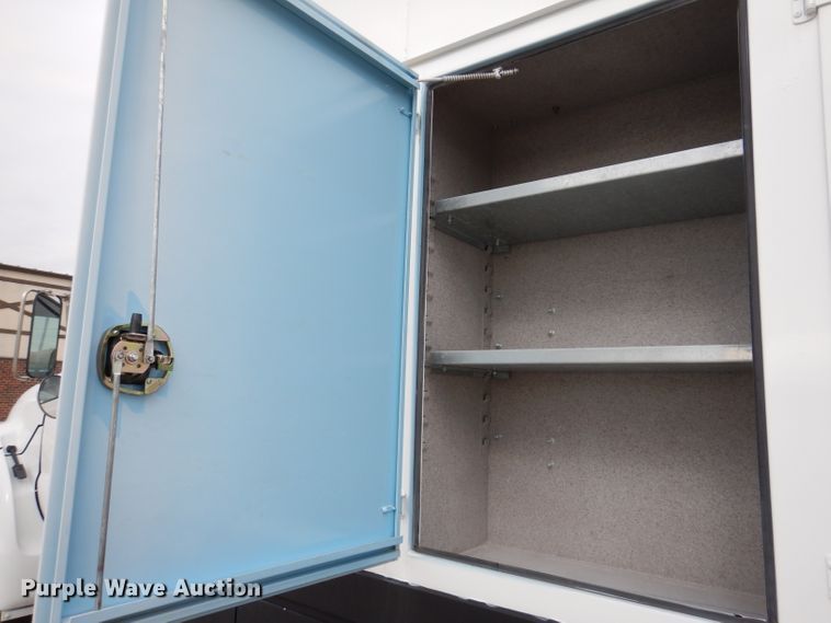 image for item KY9661 2006 Ford F750  fuel / lube truck