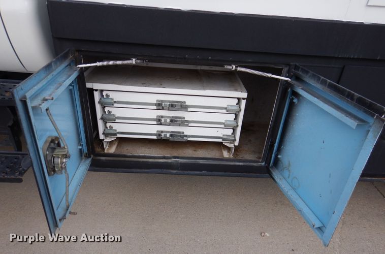 image for item KY9661 2006 Ford F750  fuel / lube truck