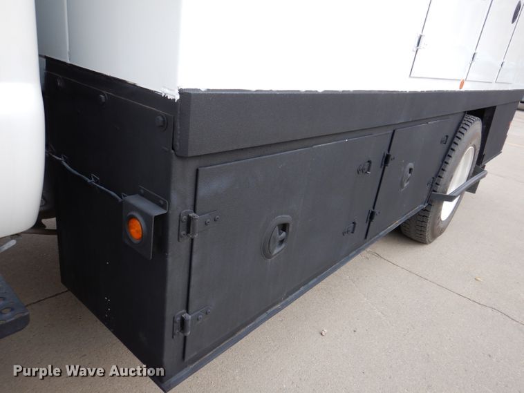 image for item KY9661 2006 Ford F750  fuel / lube truck