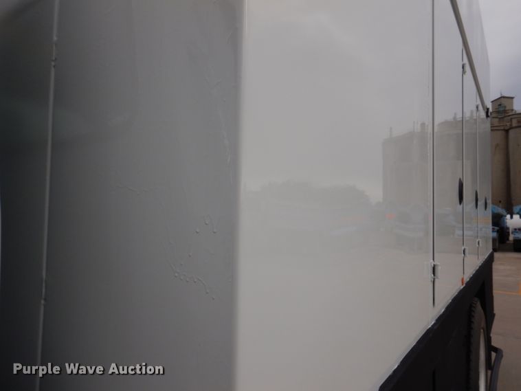 image for item KY9661 2006 Ford F750  fuel / lube truck