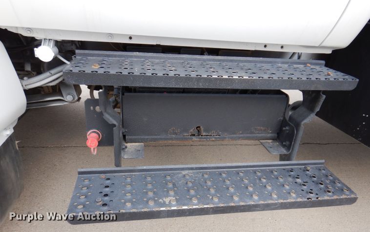 image for item KY9661 2006 Ford F750  fuel / lube truck