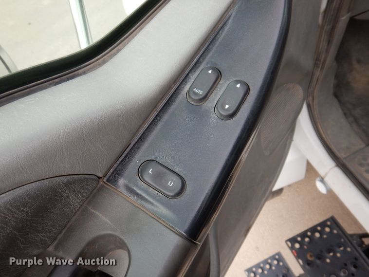 image for item KY9661 2006 Ford F750  fuel / lube truck