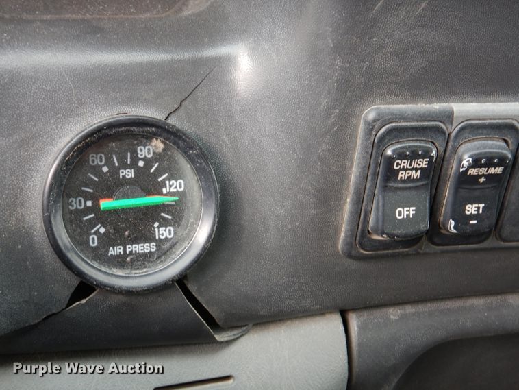 image for item KY9661 2006 Ford F750  fuel / lube truck