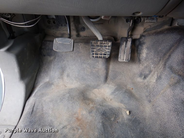 image for item KY9661 2006 Ford F750  fuel / lube truck