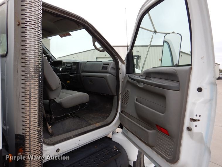 image for item KY9661 2006 Ford F750  fuel / lube truck