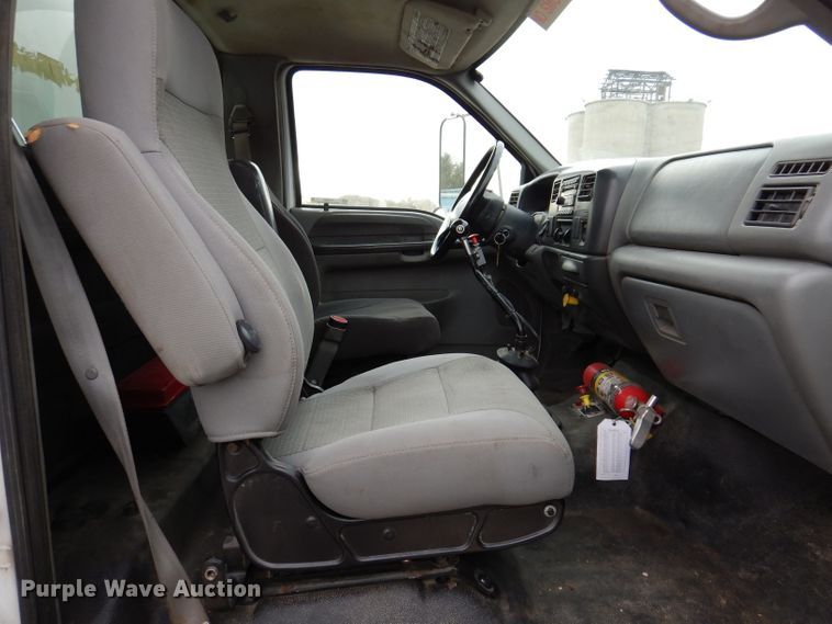 image for item KY9661 2006 Ford F750  fuel / lube truck