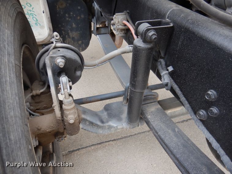 image for item KY9661 2006 Ford F750  fuel / lube truck