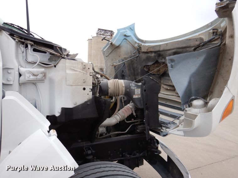 image for item KY9661 2006 Ford F750  fuel / lube truck