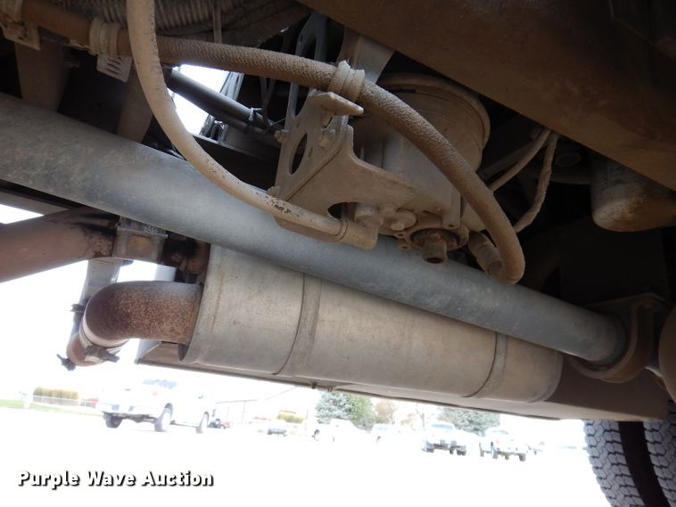 image for item KY9661 2006 Ford F750  fuel / lube truck