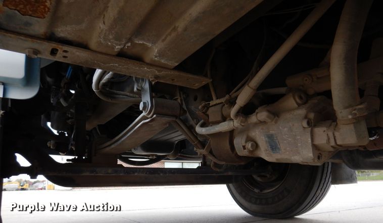 image for item KY9661 2006 Ford F750  fuel / lube truck