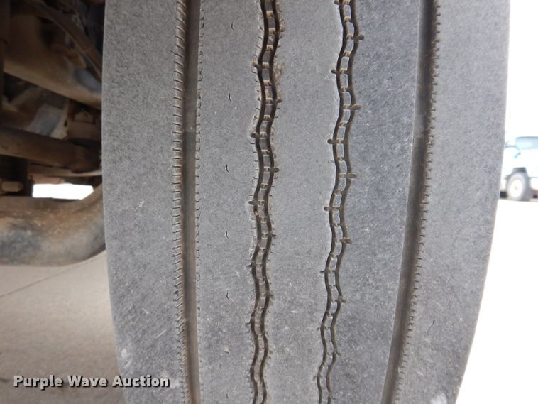 image for item KY9661 2006 Ford F750  fuel / lube truck