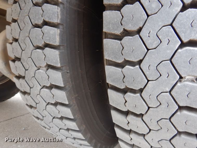 image for item KY9661 2006 Ford F750  fuel / lube truck