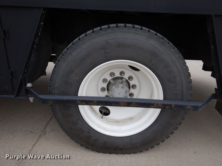 image for item KY9661 2006 Ford F750  fuel / lube truck