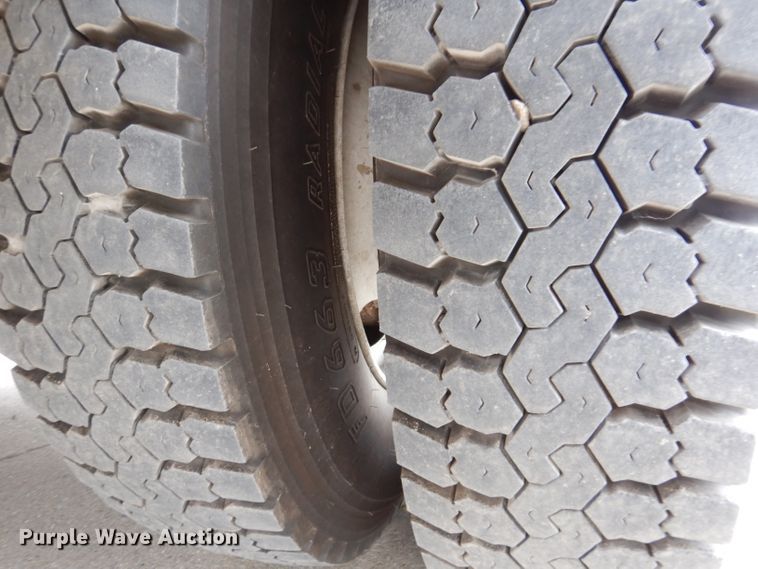 image for item KY9661 2006 Ford F750  fuel / lube truck