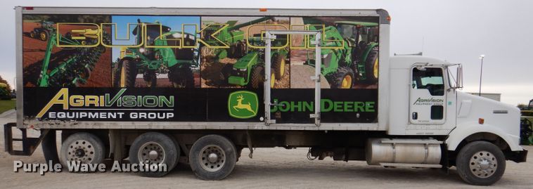 image for item KY9662 2005 Kenworth T800  box truck