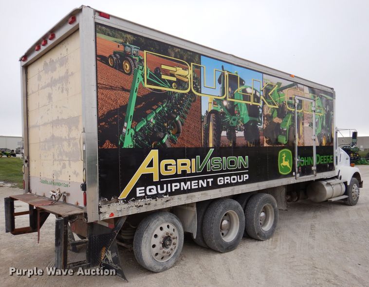 image for item KY9662 2005 Kenworth T800  box truck