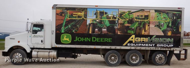 image for item KY9662 2005 Kenworth T800  box truck