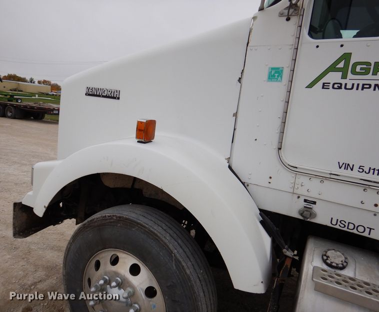 image for item KY9662 2005 Kenworth T800  box truck