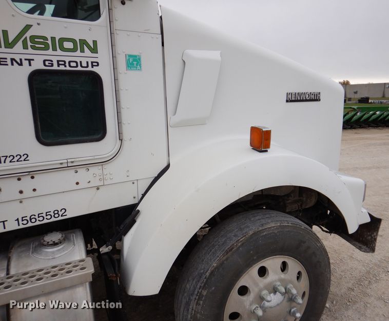 image for item KY9662 2005 Kenworth T800  box truck