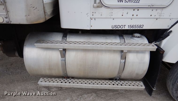 image for item KY9662 2005 Kenworth T800  box truck