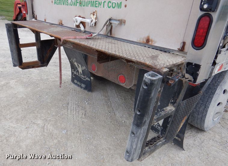 image for item KY9662 2005 Kenworth T800  box truck