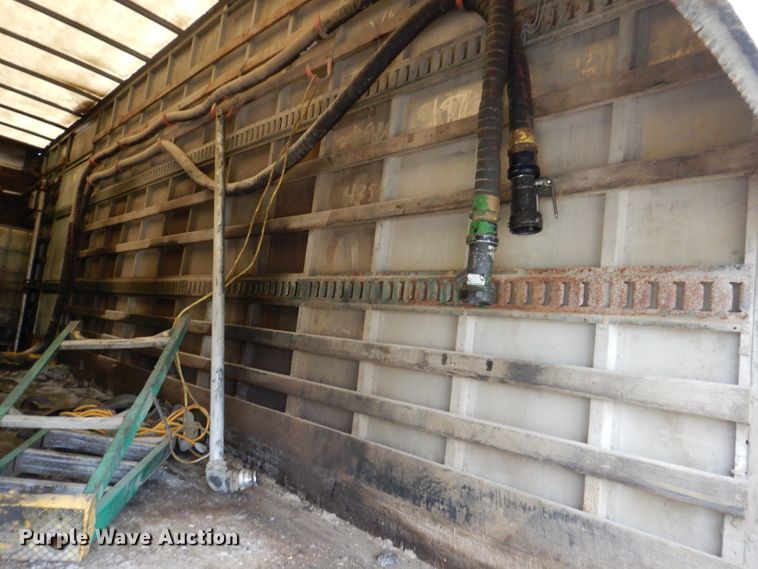 image for item KY9662 2005 Kenworth T800  box truck