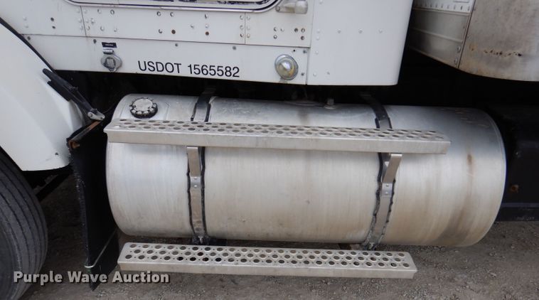 image for item KY9662 2005 Kenworth T800  box truck