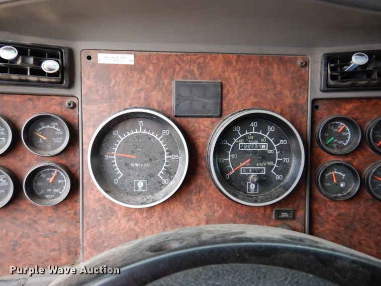 image for item KY9662 2005 Kenworth T800  box truck